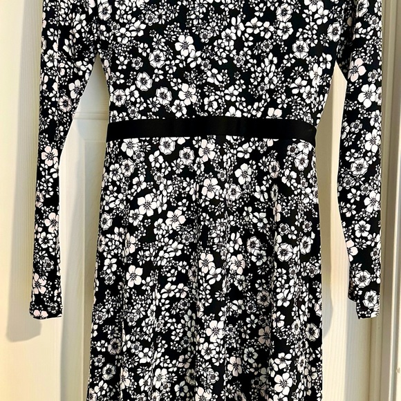 Tommy Hilfiger Black/Pink/White Floral Wrap Dress- size 8 - Picture 5 of 6